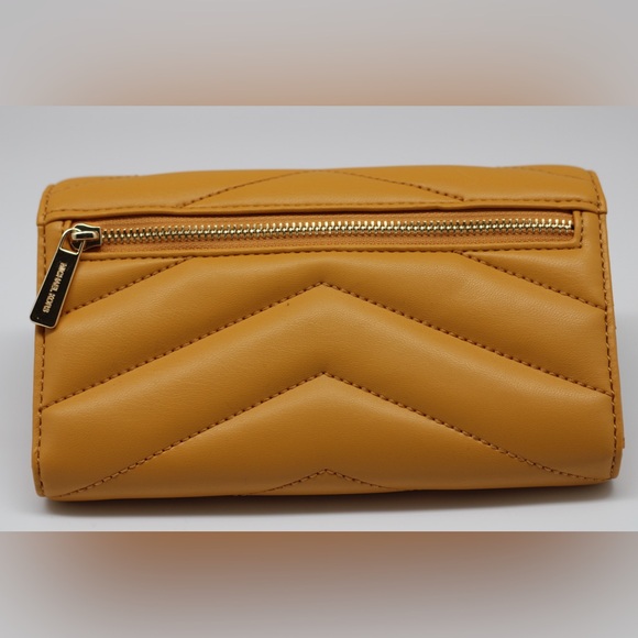 Michael Kors Trifold Wallet New - Picture 6 of 8